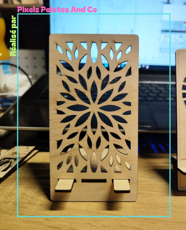 Support de téléphone avec motifs décoratifs 8€