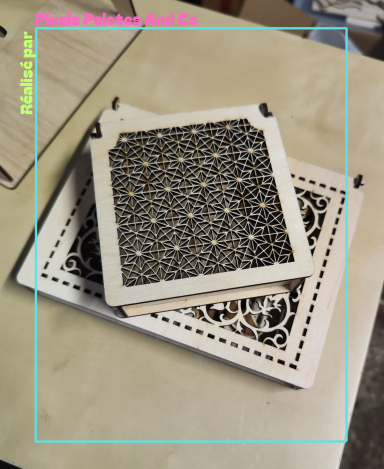 Petite boîte carrée basse avec motifs décoratifs découpés n°2 20€